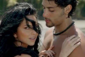 Romanian pop singer INNA premiered Caliente hot video