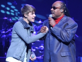 Justin Bieber and Drake shares stage with Stevie Wonder at 'House Full of Toys'