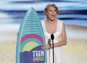 Taylor Swift, Justin Bieber and One Direction won at 2012 Teen Choice Awards