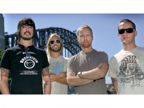Foo Fighters 'White Limo' new song released!