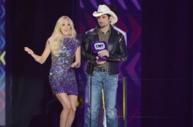 Carrie Underwood wins two trophies at the 2012 CMT awards