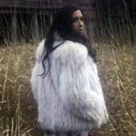 Vanessa Carlton is releasing her new album "Rabbits on the Run" today