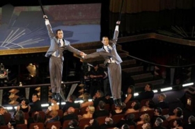 Cirque Du Soleil pays tribute to 2012 Oscars' winners with flawless performance