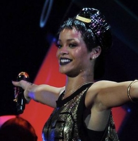 New music: Rihanna unleashed hopeful single Diamonds