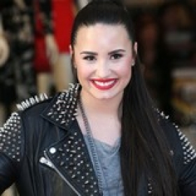 Demi Lovato Joins Glee Team