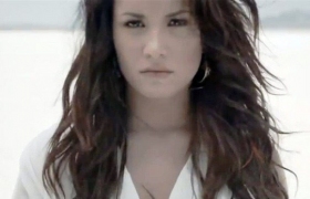 Demi Lovato Premieres 'Skyscraper' Music Video!