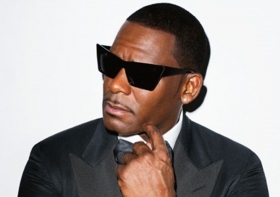 R. Kelly 'When A Woman Loves' Live on Jools Holland