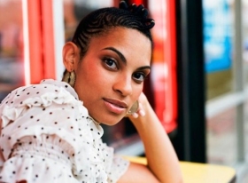 Soul singer Goapele Released new Video 'Play'