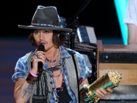 Johnny Depp honored for Iconic career at 2012 MTV Movie Awards, performs with The Black Keys