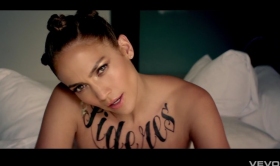 Jennifer Lopez chased by lot of males in Wisin Y Yandel-featuring clip Follow The Leader