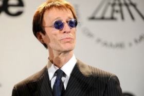 Bee Gees legendary singer Robin Gibb loses battle with cancer aged 62