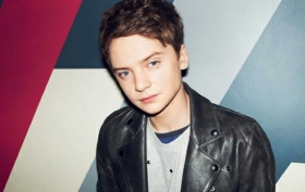 Conor Maynard looks for his Vegas Girl in the new clip