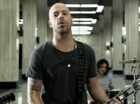 Watch Daughtry's video premiere of first single 'Crawling Back to You'