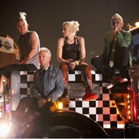 No Doubt finally premiered Settle Down music video. Watch it!