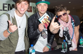 Emblem3 Performs “3000 Miles” Live on “Extra”
