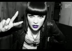 Jessie J premieres 'Domino' video as live montage