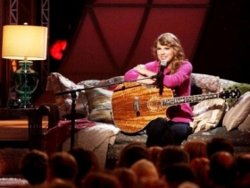 Taylor Swift named 'Entertainer of the Year' at the 2011 CMA