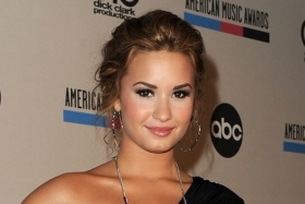Demi Lovato quits Jonas Brothers tour and checks into rehab