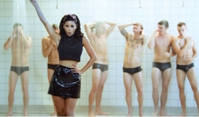 Marina And The Diamonds unleashed new video How To Be A Heartbreaker
